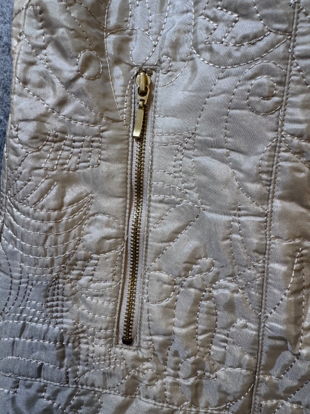 Zenergy by Chico’s Quilted Vest Beige Champagne Metallic Zip Front Size 1 - Picture 5 of 11